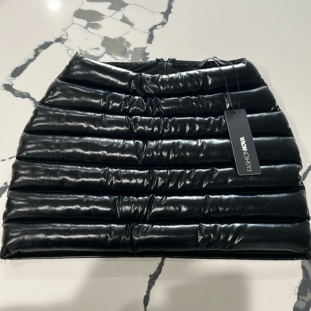 BRAND NEW BLACK SKIRT!